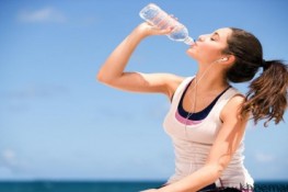 Uống nước khi bụng đói có lợi cho sức khỏe